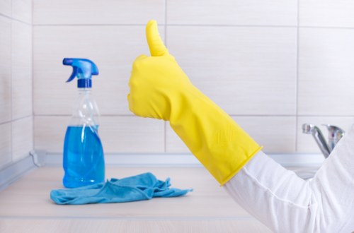Professional end-of-tenancy office cleaning of desks and shared areas